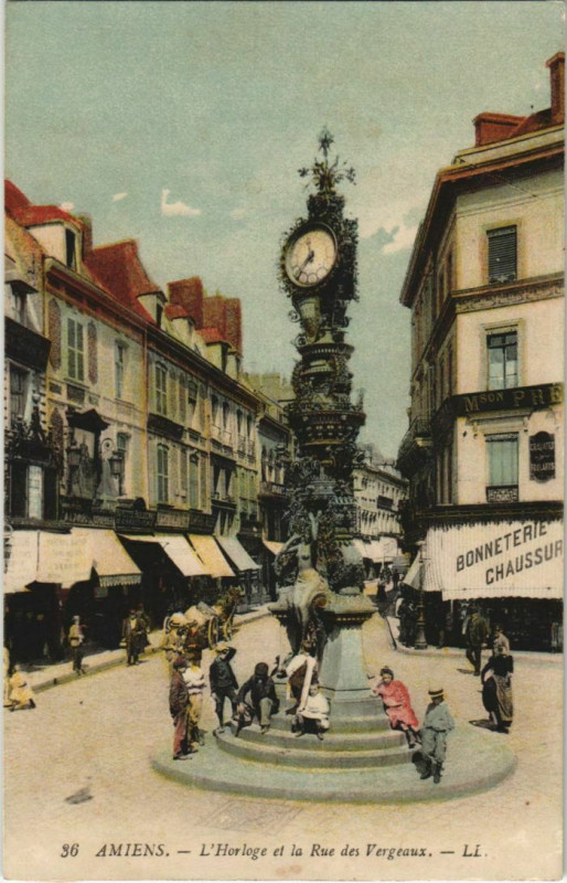 Carte postale ancienne Amiens Horloge Rue de Vergeaux à Amiens