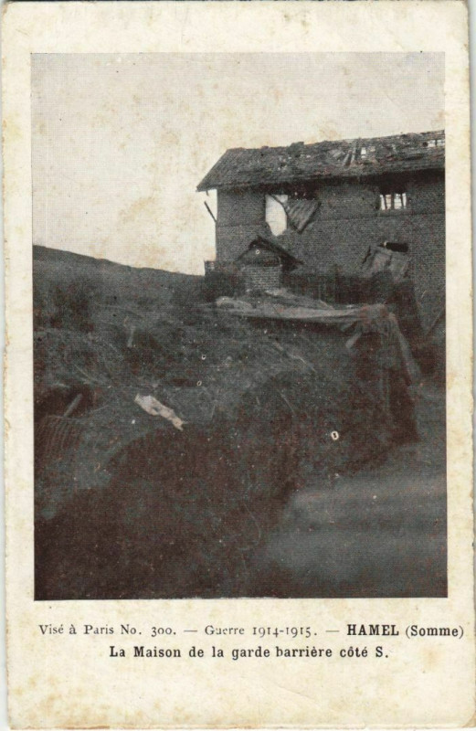 Carte postale ancienne Guerre 1914-1915 - La Maison de la garde barrière côté Sud au Hamel