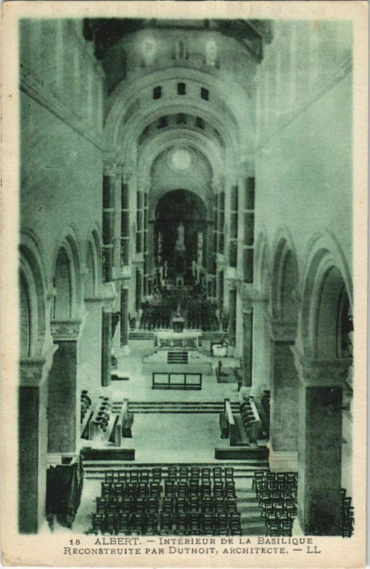 Carte postale ancienne Albert Intérieur de la Basilique à Albert
