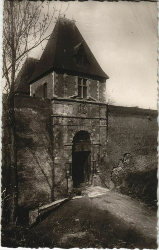 Carte postale ancienne Peronne Porte de Bretagne à Péronne