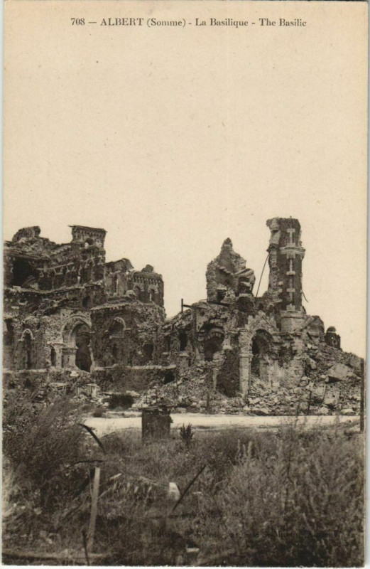 Carte postale ancienne Guerre Albert La Basilique à Albert