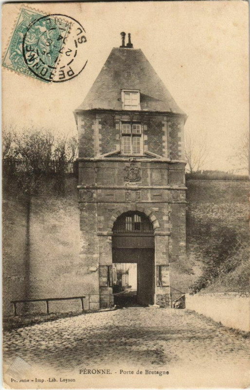 Carte postale ancienne Peronne Porte de Bretagne à Péronne