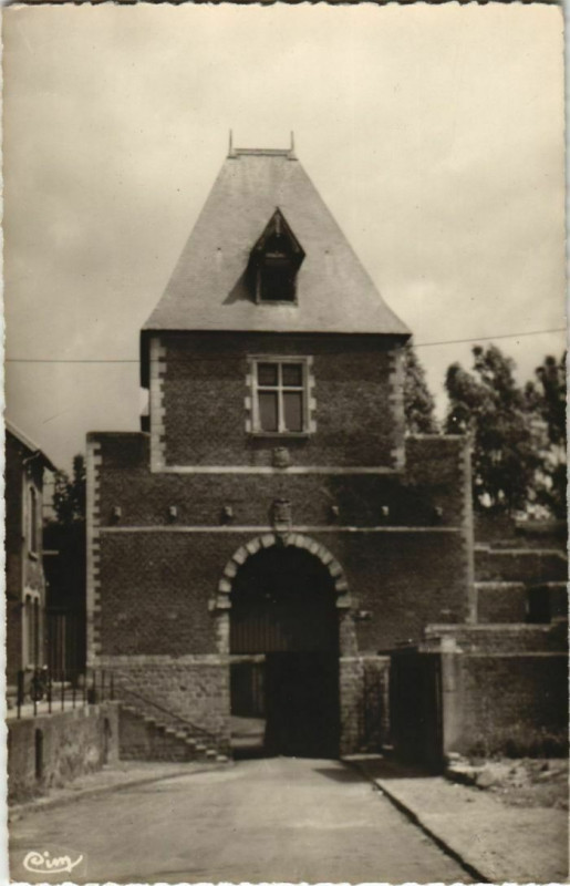 Carte postale ancienne Peronne Porte de Bretagne à Péronne