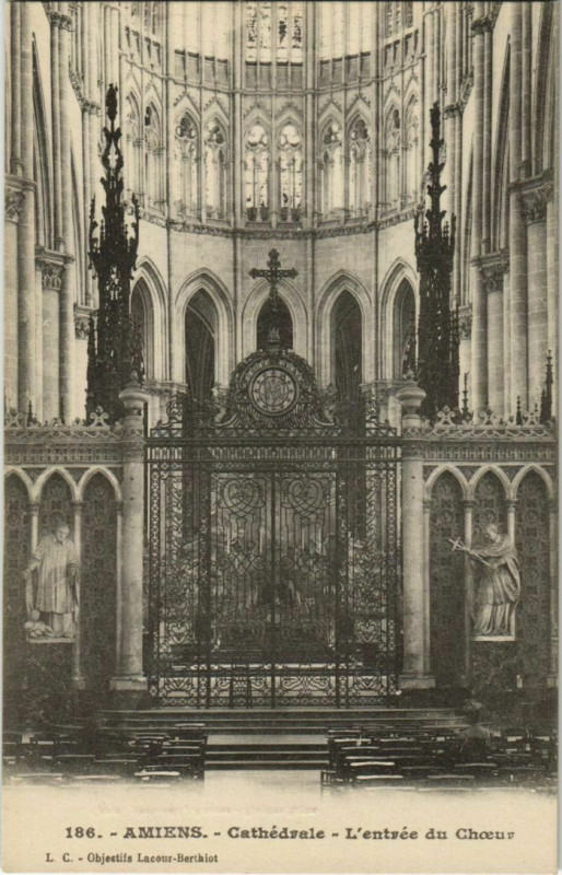 Carte postale ancienne La Cathédrale Amiens Entrée du Choeur à Amiens
