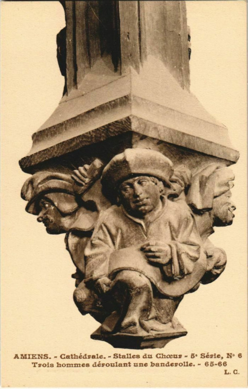Carte postale ancienne La Cathédrale Amiens Stalles du Choeur 3 hommes à Amiens