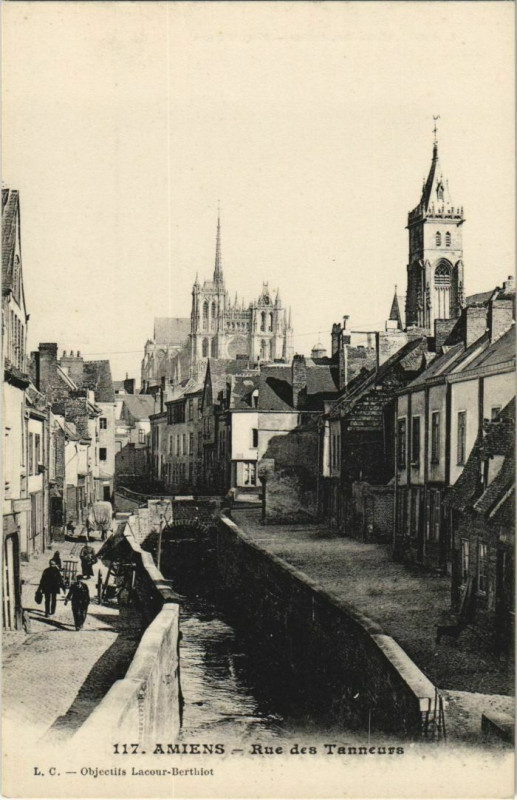 Carte postale ancienne Amiens Rue des Tanneurs à Amiens