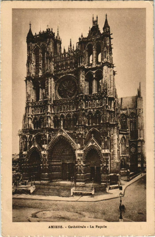 Carte postale ancienne La Cathédrale Amiens Facade à Amiens