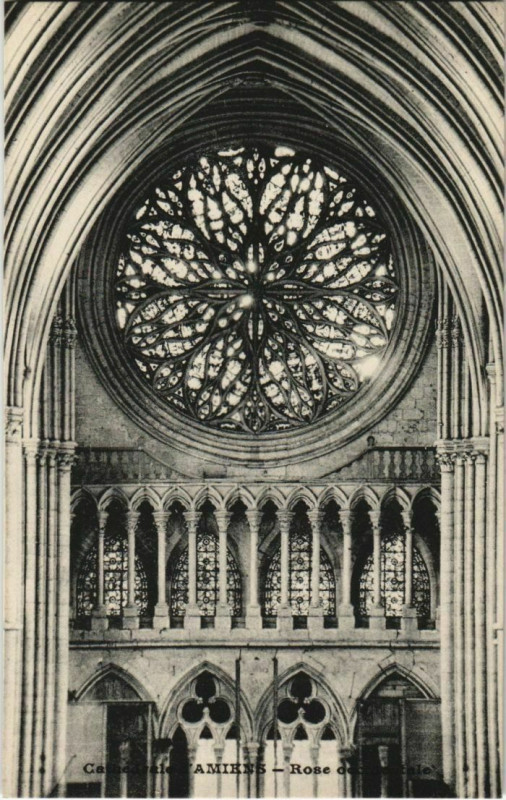 Carte postale ancienne La Cathédrale Amiens Rosace à Amiens