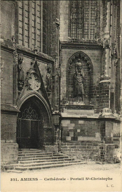 Carte postale ancienne La Cathédrale Amiens Portail Saint-Christophe à Amiens
