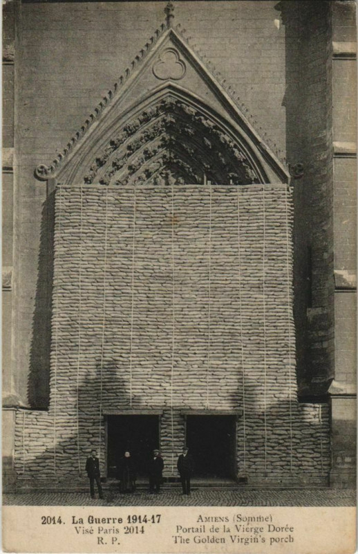 Carte postale ancienne Guerre Amiens La Cathédrale Portail protection à Amiens
