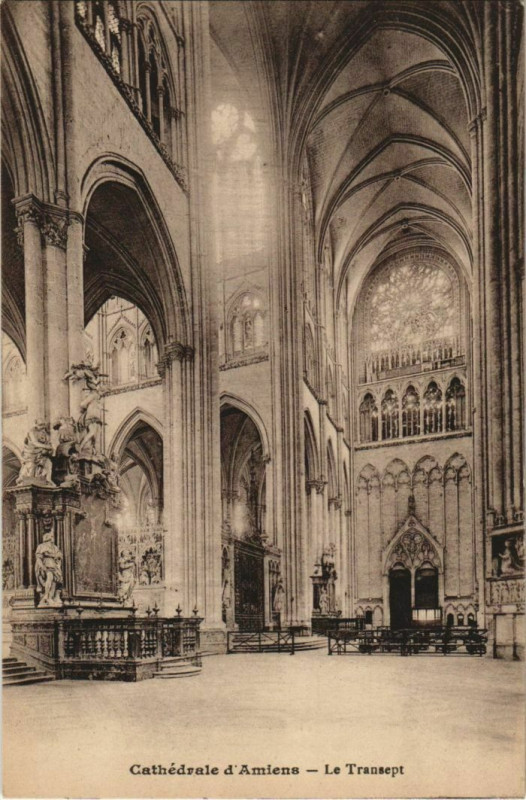 Carte postale ancienne La Cathédrale Amiens Transept à Amiens