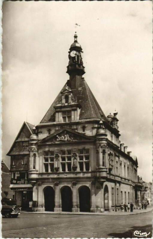 Carte postale ancienne Peronne Hotel de Ville à Péronne