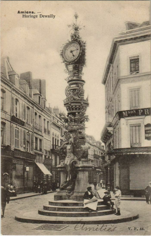 Carte postale ancienne Amiens Horloge Dewailly à Amiens