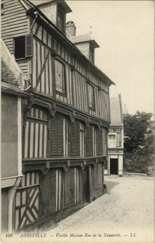 Carte postale ancienne Abbeville Vieille Maison Rue de la Tannerie à Abbeville