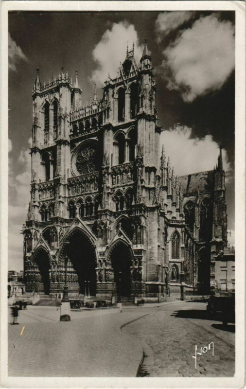 Carte postale ancienne La Cathédrale Amiens à Amiens