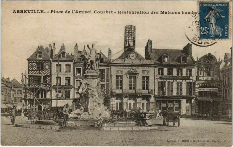 Carte postale ancienne Abbeville Place de l'Amiral-Courbet Restauration des maisons à Abbeville