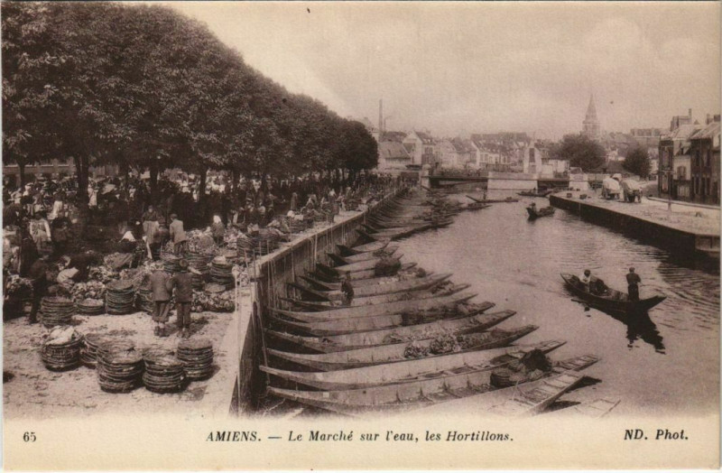 Carte postale ancienne Amiens Le Marché sur l'eau les Hortillons à Amiens