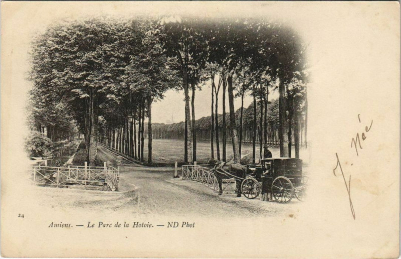 Carte postale ancienne Amiens Parc de la Hotoie à Amiens