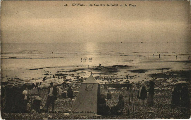 Carte postale ancienne Onival-sur-Mer Un Coucher de Soleil sur la Plage