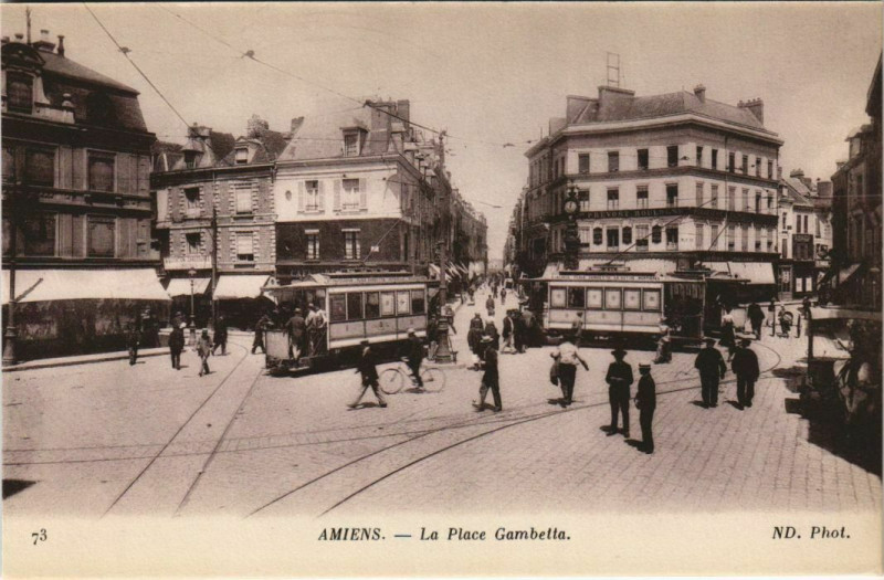Carte postale ancienne Amiens Place Gambetta Tramway à Amiens
