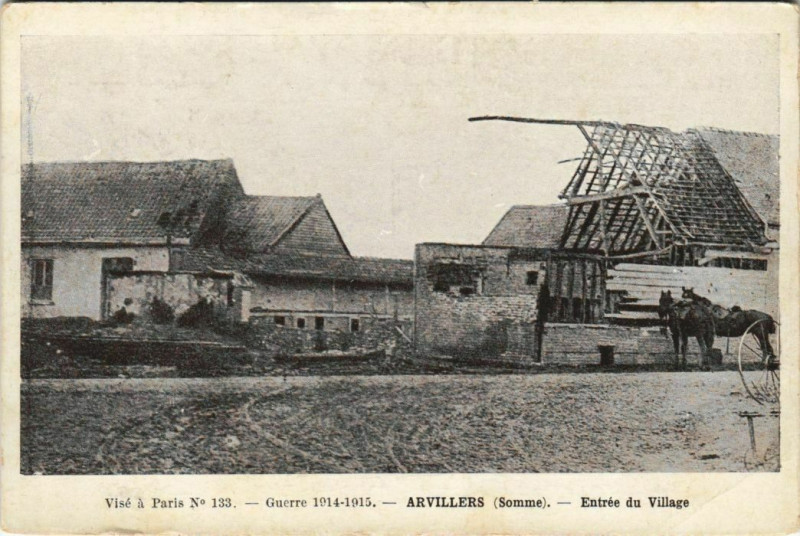 Carte postale ancienne Guerre Military Arvillers Entrée du Village à Arvillers