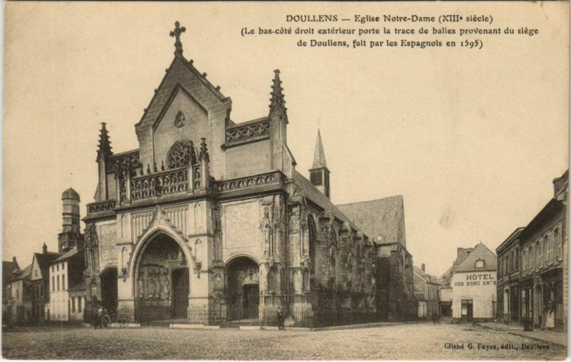 Carte postale ancienne Doullens Eglise Notre-Dame à Doullens