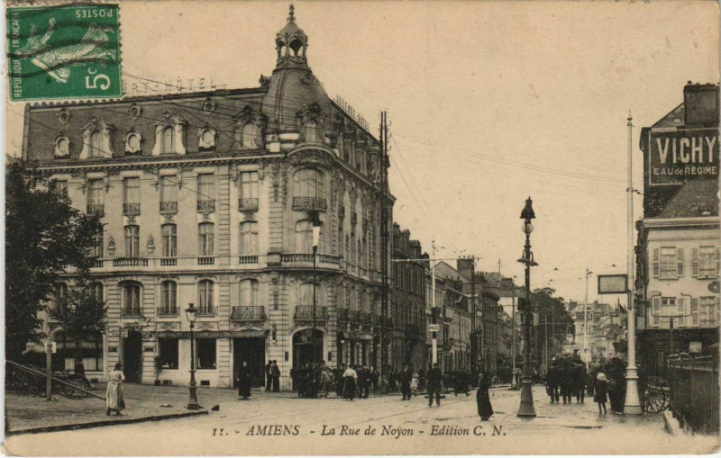 Carte postale ancienne Amiens Rue de Noyon à Amiens
