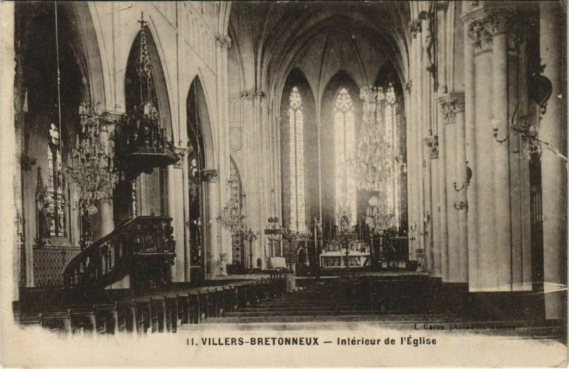 Carte postale ancienne Villers-Bretonneux Intérieur de l'Eglise à Villers-Bretonneux