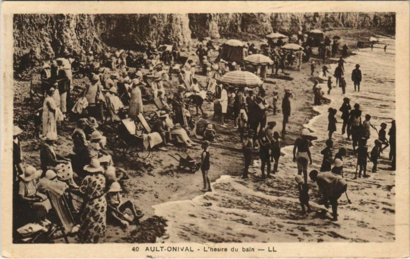 Carte postale ancienne Ault Heure du bain à Ault