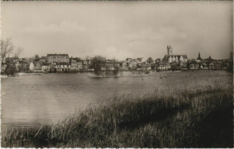 Carte postale ancienne Peronne vue générale à Péronne
