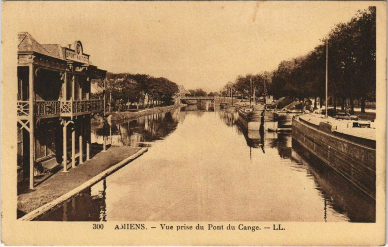 Carte postale ancienne Amiens Vue prise du Pont du Change à Amiens