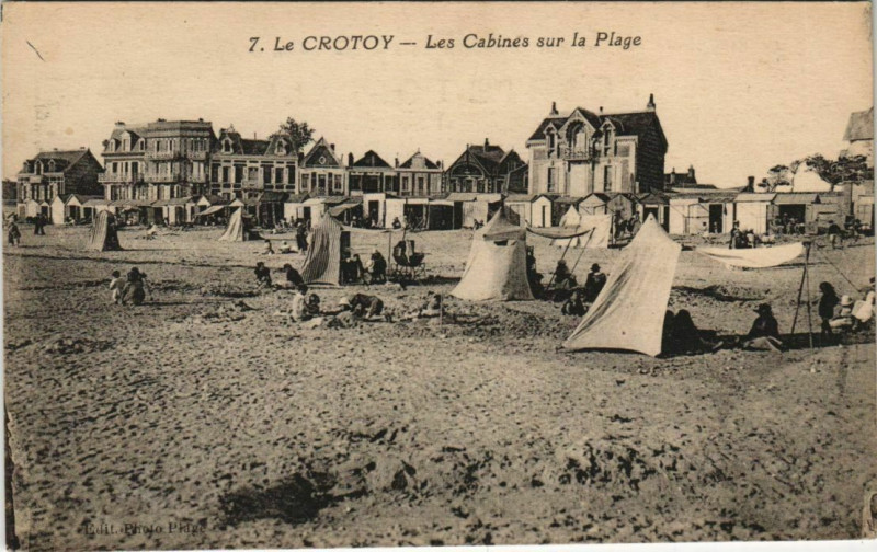 Carte postale ancienne Le Crotoy Les Cabines sur la Plage au Crotoy