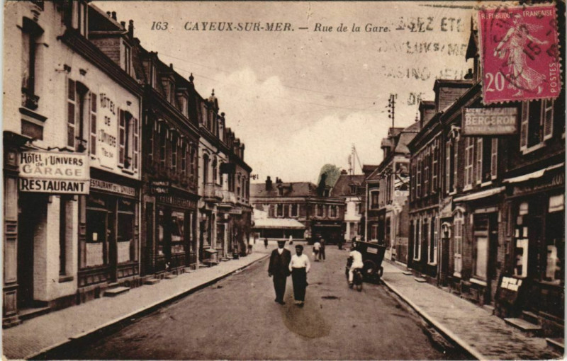 Carte postale ancienne Cayeux-sur-Mer Rue de la Gare à Cayeux-sur-Mer