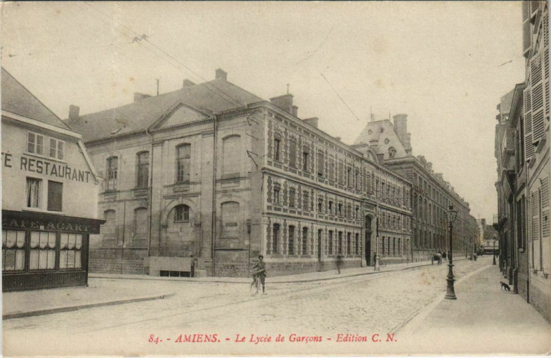 Carte postale ancienne Amiens Le Lycée de Garcons à Amiens