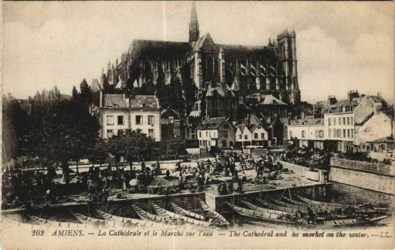 Carte postale ancienne Amiens La Cathedrale et le Marché sur I'eau à Amiens