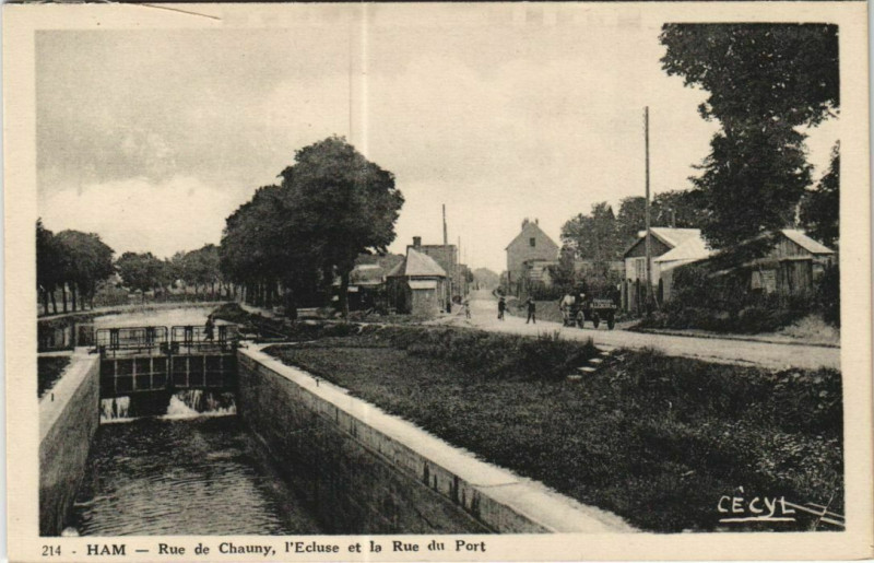 Carte postale ancienne Ham Rue de Chauny, L'Ecluse et la Rue du Port à Ham