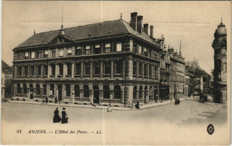 Carte postale ancienne Amiens L'hotel des Postes à Amiens