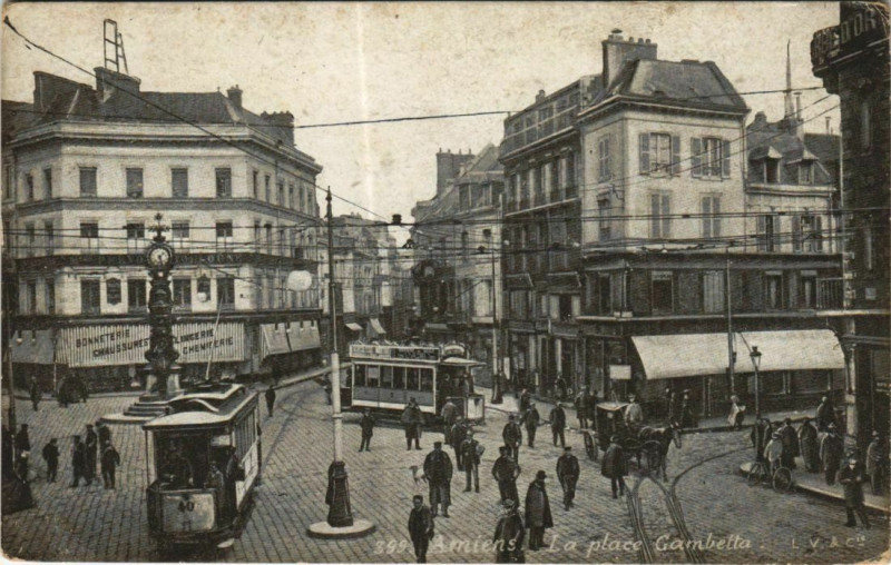 Carte postale ancienne Amiens Place Gambetta à Amiens