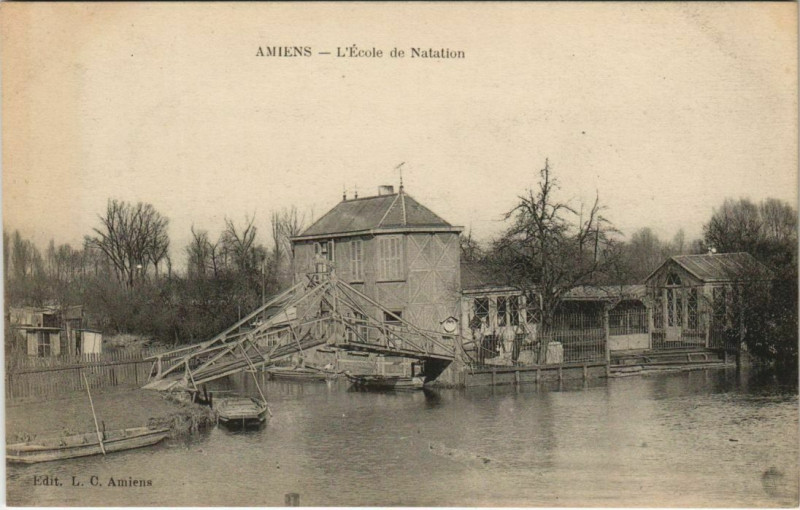 Carte postale ancienne Amiens - L'Ecole de Natation à Amiens