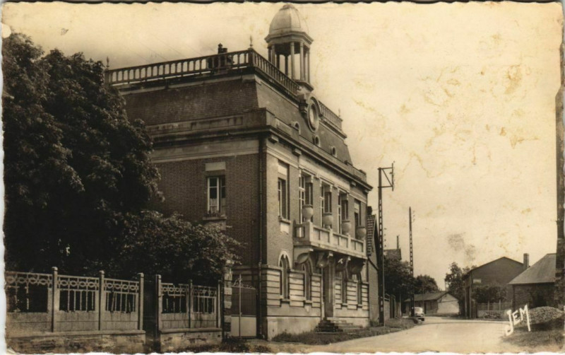Carte postale ancienne Ytres - La Mairie à Y