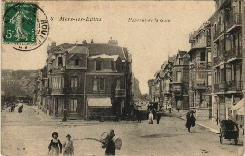 Carte postale ancienne Mers-les-Bains L'Avenue de la Gare à Mers-les-Bains