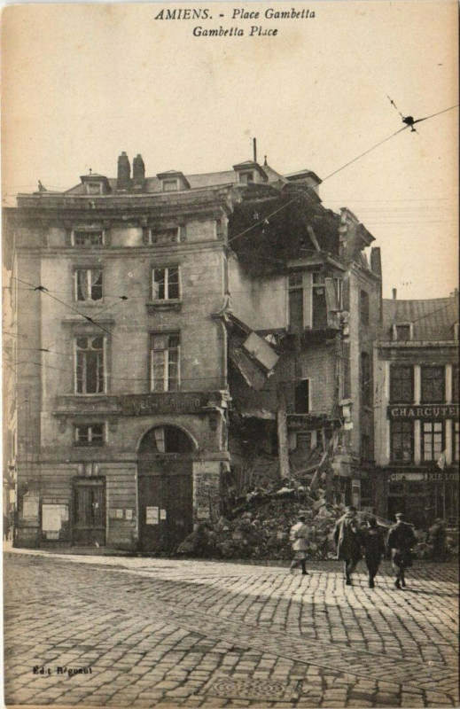 Carte postale ancienne Amiens - Place Gambetta à Amiens