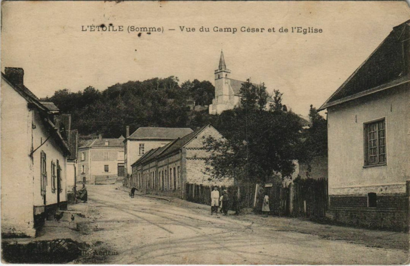Carte postale ancienne L'Etoile - Vue du Camp Cesar et de l'Eglise à L'Étoile