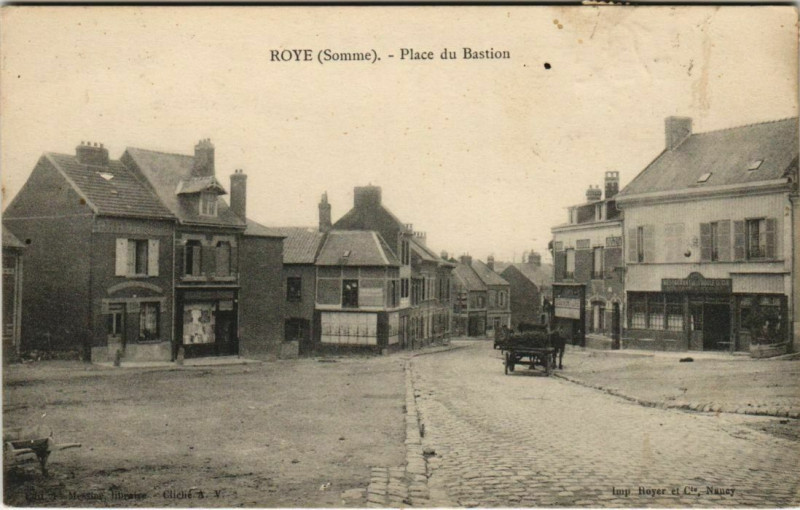 Carte postale ancienne Roye - Place du Bastion à Roye
