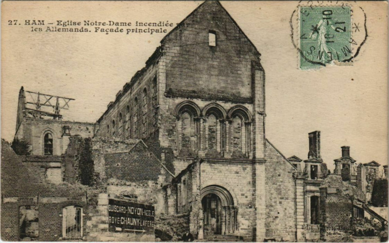 Carte postale ancienne Eglise Notre-Dame incendiée par les Allemands - Façade principale à Ham
