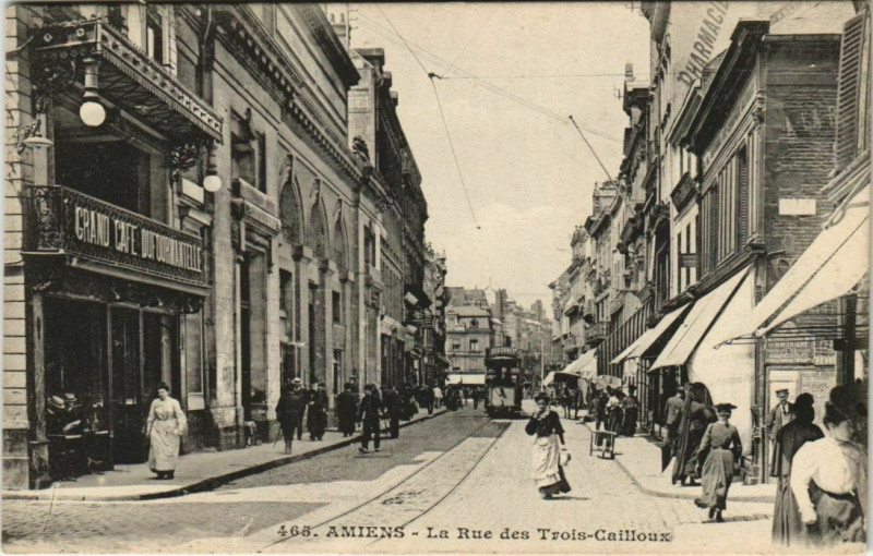 Carte postale ancienne Amiens - La Rue des Trois-Cailloux à Amiens