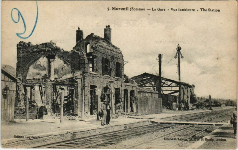 Carte postale ancienne Moreuil - La Gare - Vue Int. à Moreuil