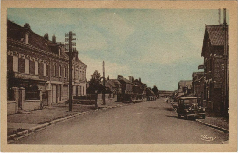Carte postale ancienne Chaulnes Rue de la Cavée - La Poste à Chaulnes