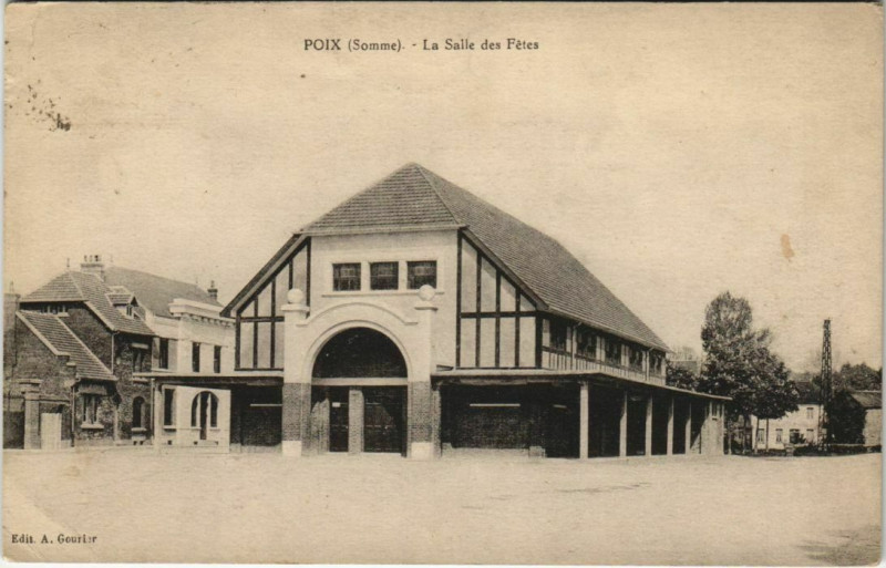 Carte postale ancienne Poix - La Salle des Fetes
