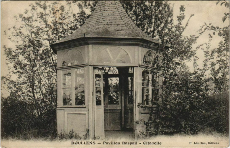 Carte postale ancienne Doullens - Pavillon Raspail Citadelle à Doullens